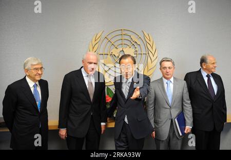 Bildnummer: 54288748  Datum: 10.08.2010  Copyright: imago/Xinhua (100810) -- NEW YORK, Aug. 10, 2010 (Xinhua) -- The Panel of Inquiry on the Flotilla Incident, headed by former prime minister of New Zealand Geoffrey Palmer (2nd L), and vice-chaired by outgoing President of Colombia Alvaro Uribe Velez(2nd R), the Israeli member Joseph Ciechanover (1st R) and Turkish member Ozdem Sanberk (1st L), meet with UN Secretary General Ban Ki-moon at the UN headquarters in New York, the United States, Aug. 10, 2010. UN Secretary-General Ban Ki-moon on Tuesday met with the four members of the panel of inq Stock Photo