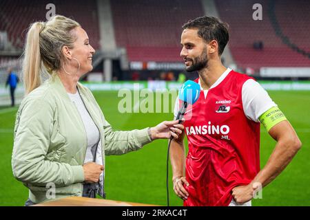 ALKMAAR - (lr) Helene Hendriks, Pantelis Hatzidiakos de l'AZ Alkmaar dans le match de play-off de l'UEFA Conference League entre AZ et SK Brann au stade AFAS le 24 août 2023 à Alkmaar, pays-Bas. ANP ED VAN DER POL Banque D'Images