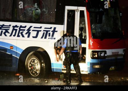 The body of hostage-taker Rolando Mendoza, 55, hangs from the glass ...