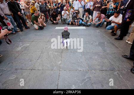 Bildnummer: 54410966  Datum: 08.09.2010  Copyright: imago/Xinhua (100907) -- NEW YORK, Sept. 7, 2010 (Xinhua) -- Photographers take pictures of Khagendra Thapa Magar, the world s smallest teen from Nepal, on Times Square in New York, the United States, on Sept. 7, 2010. Khagendra Thapa Magar, 17-year-old but only at 22 inches (about 55.88 centimeters) tall, is in New York to mark his introduction into Ripley s Believe It or Not! latest book ENTER IF YOU DARE! . (Xinhua/Zhu Wei) (zw) U.S.-NEW YORK-NEPAL-SHORTEST TEEN-VISIT PUBLICATIONxNOTxINxCHN Gesellschaft klein Kleinwuchs kbdig xcb 2010 quer Stock Photo