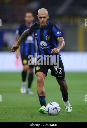 Milan, Italie, 19 août 2023. Federico DiMarco du FC Internazionale lors du match de Serie A à Giuseppe Meazza, Milan. Le crédit photo devrait se lire : Jonathan Moscrop / Sportimage Banque D'Images