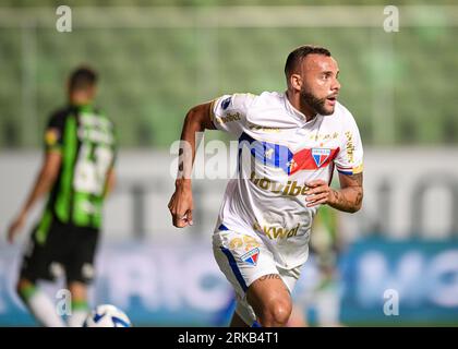 Guilherme do Fortaleza, comemora o seu gol, durante a partida entre Amrica Mineiro e Fortaleza, pela primeira partida das quartas de final da Copa Sul-Americana 2023, na Arena Independncia, nesta quinta 24. Crédit : DiaEsportivo/Alamy Live News Banque D'Images