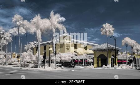 Infrarouge image rouge du centre-ville de Vencie Avenue à Venice Florida USA Banque D'Images