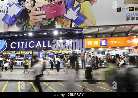 Bildnummer: 54512730  Datum: 05.10.2010  Copyright: imago/Xinhua (101005) -- HONG KONG, Oct. 5, 2010 (Xinhua) -- Tourists visit Mong Kok district in Hong Kong, south China, Oct. 5, 2010. About 332,800 tourists from Chinese mainland visited Hong Kong from Oct. 1 to 3, 51.5 percent higher than the same period of 2009. (Xinhua/Huang Xiaoyong) (mcg) CHINA-HONG KONG-HOLIDAY-TOURISM(CN) PUBLICATIONxNOTxINxCHN Wirtschaft Messe kbdig xcb 2010 quer  o0 Einzelhandel, Einkaufszentrum, Wischeffekt, Dynamik    Bildnummer 54512730 Date 05 10 2010 Copyright Imago XINHUA  Hong Kong OCT 5 2010 XINHUA tourists Stock Photo