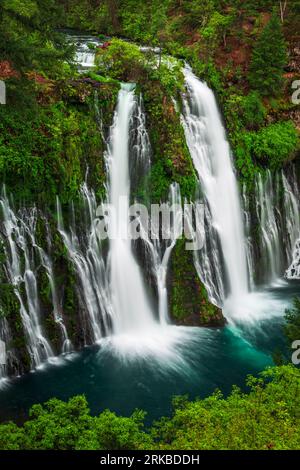 Burney Falls, McArthur-Burney Falls Memorial State Park, Californie, États-Unis Banque D'Images