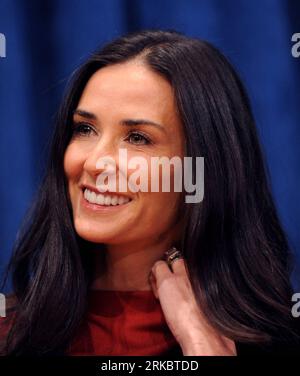 Bildnummer : 54609188 Datum : 04.11.2010 Copyright : imago/Xinhua (101104) -- New York, 4 novembre 2010 (Xinhua) -- l'actrice américaine demi Moore assiste à une conférence de presse sur le lancement du Fonds fiduciaire des Nations Unies pour les victimes de la traite des êtres humains au siège de l'ONU à New York, aux États-Unis, le 4 novembre 2010. Lancement du Fonds de contributions volontaires des Nations Unies pour les victimes de la traite des personnes, en particulier les femmes et les enfants. Le fonds fournira une aide humanitaire, juridique et financière aux victimes de la traite des êtres humains. (Xinhua/Shen Hong) US-un-TRAFFICKING VICTIMS FUNDS-LAUNCH PUBLICATIONxNOTxINxCHN les gens divertissent Banque D'Images