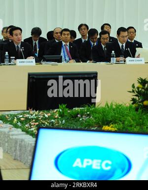 Bildnummer : 54624716 Datum : 10.11.2010 Copyright : imago/Xinhua (101110) -- YOKOHAMA, 10 novembre 2010 (Xinhua) -- le ministre japonais des Affaires étrangères, Seiji Maehara (à gauche) et le ministre japonais de l'économie, du Commerce et de l'Industrie, Akihiro Ohata (à droite), assistent à la première réunion à huis clos de la Réunion ministérielle de la coopération économique Asie-Pacifique (APEC) à Yokohama, Japon, le 10 novembre 2010. La réunion ministérielle de l'APEC, d'une durée de 2 jours, s'est ouverte mardi, en présence des 21 membres officiels et délégués. (Xinhua/Ji Chunpeng) (lyi) JAPON-YOKOHAMA-APEC-RÉUNION MINISTÉRIELLE-OPEN PUBLICATIONxNOTxINxCHN Polit Banque D'Images