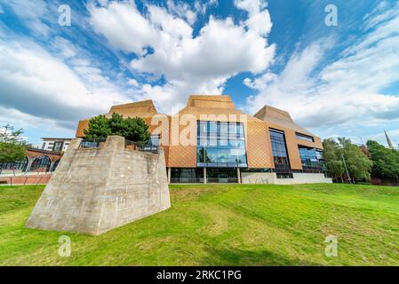 Worcester,Worcestershire,UK-août 17 2023:The Hive est la première université entièrement intégrée et bibliothèque publique d'Europe, ouverte par la Reine en 2012, holdi Banque D'Images