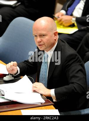 Bildnummer : 54645997 Datum : 16.11.2010 Copyright : imago/Xinhua (101116) -- NEW YORK, 16 novembre 2010 (Xinhua) -- le ministre britannique des Affaires étrangères William Hague, dont le pays assure la présidence tournante du Conseil de sécurité pour novembre, préside la réunion du Conseil de sécurité des Nations Unies sur le Soudan au siège de l’ONU à New York, aux États-Unis, le 16 novembre 2010. Mardi, le Conseil de sécurité des Nations Unies a adopté une déclaration présidentielle réitérant l appel de l organisation mondiale à des référendums pacifiques, crédibles, opportuns et libres pour le Soudan, et exhortant la région à prendre des mesures urgentes pour mettre en œuvre leur engagement. (X Banque D'Images