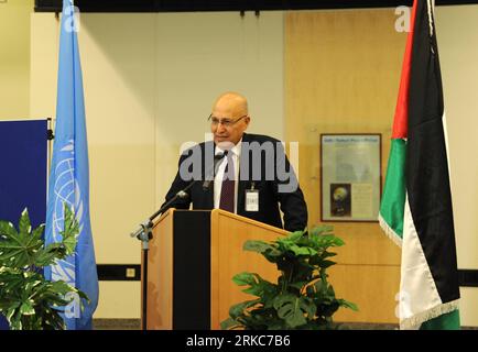 Bildnummer : 54686053 Datum : 29.11.2010 Copyright : imago/Xinhua (101129) -- VIENNE, 29 novembre 2010 (Xinhua) -- l'ancien ministre palestinien des Affaires étrangères, Nabil Shaath, prend la parole lors d'un événement marquant la Journée de solidarité avec les Palestiniens au Bureau des Nations Unies à Vienne, Autriche, le 29 novembre 2010. (Xinhua/Xu Liang) (zw) AUTRICHE-VIENNE-PALESTINE PUBLICATIONxNOTxINxCHN personnes Politik premiumd kbdig xkg 2010 quer Bildnummer 54686053 Date 29 11 2010 Copyright Imago XINHUA Vienne Nov 29 2010 XINHUA l'ancien ministre PALESTINIEN des Affaires étrangères Nabil Shaath prend la parole lors de l'événement marquant la Journée du solide Banque D'Images