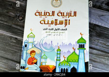Le Caire, Egypte, août 18 2023 : Education religieuse islamique, , Livres éducatifs utilisés par les écoliers égyptiens, apprentissage, enseignement, livres éducatifs Banque D'Images