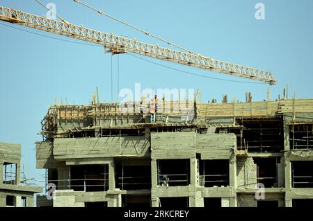 Gizeh, Égypte, août 19 2023 : Nouvelle tour résidentielle en Égypte, immobilier de développement immobilier et d'appartements projet moderne, chantier de construction de Banque D'Images