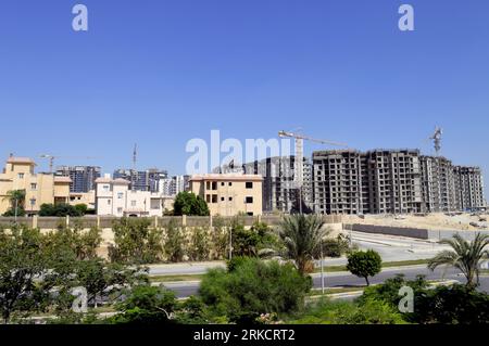 Gizeh, Égypte, août 19 2023 : Nouvelle tour résidentielle en Égypte, immobilier de développement immobilier et d'appartements projet moderne, chantier de construction de Banque D'Images