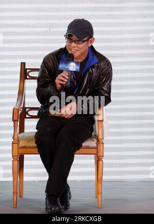 Bildnummer : 54822263 Datum : 16.01.2011 Copyright : imago/Xinhua (110116) -- BEIJING, 16 janvier 2011 (Xinhua) -- l'acteur Jet Li assiste à une conférence de presse du tournage clôturant le film Bai She Chuan Shuo à Beijing, capitale de la Chine, le 16 janvier 2011. Le film basé sur le folklore chinois Légende du serpent blanc est entré en phase de post-production. Il devrait avoir lieu à la fin de cette année. (Xinhua/Mao Siqian) (MCG) CHINE-PÉKIN-FILM BAI SHE CHUAN SHUO -CONFÉRENCE DE PRESSE (CN) PUBLICATIONxNOTxINxCHN People Kultur film kbdig xmk xo0x 2011 hoch Bildnummer 54822263 Date 16 01 2011 Copyrigh Banque D'Images