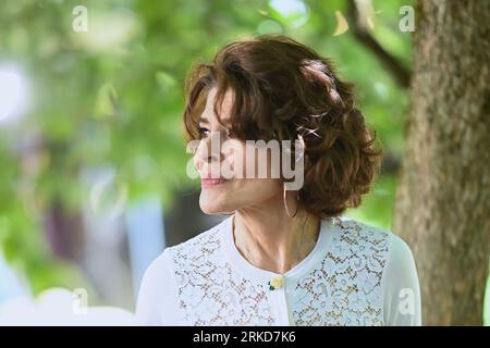Angoulême, France. 24 août 2023. Fany Ardant participe au photocall Ma France A moi dans le cadre du 16e Festival du film d'Angoulême le 24 août 2023 à Angoulême, France. Photo de Franck Castel/ABACAPRESS.COM crédit : Abaca Press/Alamy Live News Banque D'Images