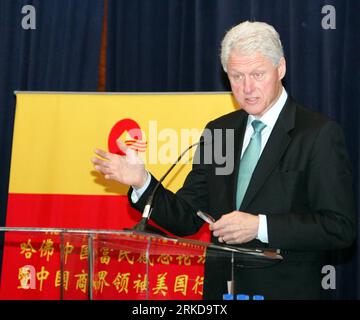 NEW YORK, 10 février 2011 (Xinhua) -- l'ancien président américain Bill Clinton prononce un discours sur le conseil, le capital et les ressources lors du forum sur les chefs d'entreprise chinois en visite aux États-Unis et à l'Université Harvard à New York, aux États-Unis, le 9 février 2011. (Xinhua/Wang Chengyun) (lyi) US-NEW YORK-CHINA-BUSINESS LEADERS-FORUM PUBLICATIONxNOTxINxCHN New York février 10 2011 XINHUA l'ancien président américain Bill Clinton prononce un discours SUR LE conseil en capital et ressources AU Forum SUR LES chefs d'entreprise chinois visitant les États-Unis et l'Université Harvard à New York les États-Unis février 9 2011 XINHUA W. Banque D'Images