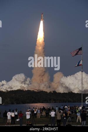 Bildnummer : 54950715 Datum : 24.02.2011 Copyright : imago/Xinhua CAPE CANAVERAL, 25 février 2011 (Xinhua) -- la navette spatiale Discovery décolle du Kennedy Space Center à Cape Canaveral, Floride, États-Unis, le 24 février 2011, livrer une salle de stockage à la Station spatiale internationale (ISS), lors de son dernier vol prévu. (Xinhua/Qi Heng) (lyx) U.S.-CAPE CANAVERAL-DISCOVERY-LAUNCH PUBLICATIONxNOTxINxCHN Gesellschaft Raumfahrt USA Start Raumfähre kbdig xng 2011 hoch premiumd o0 Raketenstart totale Bildnummer 54950715 Date 24 02 2011 Copyright Imago XINHUA Cape Canaveral février 25 20 Banque D'Images