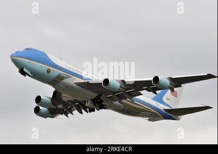 Bildnummer : 55049903 Datum : 21.03.2011 Copyright : imago/Xinhua (110321) -- RIO DE JANEIRO, 21 mars 2011 (Xinhua) -- cette photo prise le 21 mars 2011 montre Air Force One décolle de la base aérienne de Rio de Janeiro, Brésil, le 21 mars 2011. Obama a quitté le Brésil lundi. (Xinhua/Song Weiwei) (lmz) BRAZIL-RIO DE JANEIRO-OBAMA-DEPART PUBLICATIONxNOTxINxCHN Gesellschaft Politik kbdig xsp premiumd 2011 quer o0 Boeing 747 Bildnummer 55049903 Date 21 03 2011 Copyright Imago XINHUA Rio de Janeiro Mars 21 2011 XINHUA cette photo prise le 21 2011 mars montre Air Force One décolle de T Banque D'Images