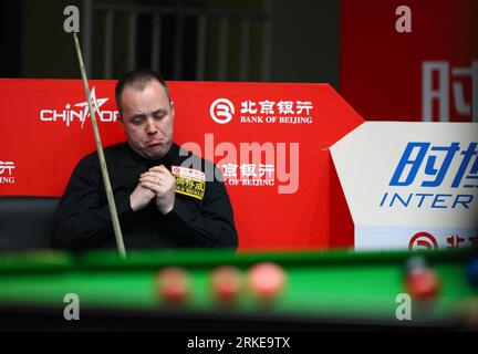 Bildnummer : 55146553 Datum : 30.03.2011 Copyright : imago/Xinhua (110330) -- PÉKIN, 30 mars 2011 (Xinhua) -- John Higgins d'Écosse réagit lors du match de premier tour contre Nigel Bond d'Angleterre au World Snooker China Open 2011 à Pékin, capitale de la Chine, le 30 mars 2011. Higgins a gagné 5-3. (Xinhua/Xiang Mei) CHINA-BEIJING-2011 WORLD SNOOKER CHINA OPEN PUBLICATIONxNOTxINxCHN Herren Aktion Einzelbild xo0x vdig xub 2011 quer Aufmacher premiumd Bildnummer 55146553 Date 30 03 2011 Copyright Imago XINHUA Pékin Mars 30 2011 XINHUA John Higgins d'Écosse réagit au cours de la première Banque D'Images