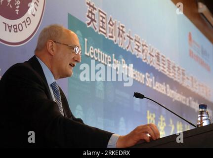 Bildnummer : 55244017 Datum : 07.04.2011 Copyright : imago/Xinhua (110407) -- PÉKIN, 7 avril 2011 (Xinhua) -- Leszek Borysiewicz, vice-chancelier de l'Université de Cambridge, prononce un discours intitulé l'esprit de découverte à l'Université Tsinghua, à Pékin, capitale de la Chine, le 7 avril 2011. (Xinhua/Zhao Wanwei)(xzj) CHINE-BEIJING-UNIVERSITÉ TSINGHUA-LESZEK BORYSIEWICZ-CONFÉRENCE (CN) PUBLICATIONxNOTxINxCHN personnes Kultur kbdig xo0x xsk 2011 quer Bildnummer 55244017 Date 07 04 2011 Copyright Imago XINHUA Beijing avril 7 2011 XINHUA Leszek Borysiewicz Vice-chancelier de l'Université de Banque D'Images