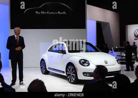 Bildnummer : 55279092 Datum : 20.04.2011 Copyright : imago/Xinhua (110420) -- NEW YORK, 20 avril 2011 (Xinhua) -- la nouvelle Coccinelle de Volkswagen est présentée à l'avant-première du salon de l'auto de New York, aux États-Unis, le 20 avril 2011. Le salon de l'auto de New York 2011 sera ouvert au public du 22 avril au 1 mai. (Xinhua/Wu Kaixiang) (zw) U.S.-NEW YORK-AUTO SHOW-PREVIEW PUBLICATIONxNOTxINxCHN Wirtschaft Autoindustrie automesse Messe USA premiumd kbdig xng 2011 quer o0 personnes Bildnummer 55279092 Date 20 04 2011 Copyright Imago XINHUA New York avril 20 2011 XINHUA Volkswagen S New BE Banque D'Images