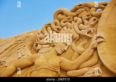 Sondervig, Danemark, 21 mai 2023 : Sand Sculpture Festival. Medusa gorgon Banque D'Images