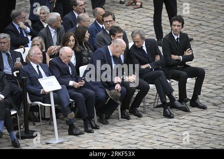 Homme d'affaires français François Pinault, homme d'affaires français, président-directeur général de Kering, François-Henri Pinault, Bernard Arnault, chef du groupe mondial de luxe LVMH et Antoine Arnault, PDG de LVMH Holding Company, lors de l'hommage national de Jean-Louis Georgelin tenu à l'Hôtel des Invalides à Paris, France le 25 août 2023. Ancien chef d'état-major des armées et PDG de l'établissement public chargé de la conservation et de la restauration de la cathédrale notre-Dame de Paris, Jean-Louis Georgelin est décédé vendredi 18 août à 74 heures. Photo Eliot Blondet/ABACAPRESS.COM Banque D'Images