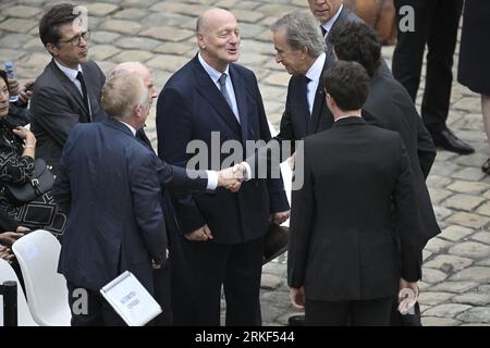 Homme d'affaires français François Pinault, homme d'affaires français, président-directeur général de Kering, François-Henri Pinault, Bernard Arnault, chef du groupe mondial de luxe LVMH et Antoine Arnault, PDG de LVMH Holding Company, lors de l'hommage national de Jean-Louis Georgelin tenu à l'Hôtel des Invalides à Paris, France le 25 août 2023. Ancien chef d'état-major des armées et PDG de l'établissement public chargé de la conservation et de la restauration de la cathédrale notre-Dame de Paris, Jean-Louis Georgelin est décédé vendredi 18 août à 74 heures. Photo Eliot Blondet/ABACAPRESS.COM Banque D'Images