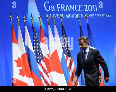Bildnummer : 55400185 Datum : 26.05.2011 Copyright : imago/Xinhua (110526) -- DEAUVILLE (FRANCE), 26 mai 2011 (Xinhua) -- le président français Nicolas Sarkozy part après une conférence de presse dans la station balnéaire française de Deauville, qui accueillera tous les dirigeants du G8 le 26 mai 2011. Sarkozy a rejeté jeudi le commentaire sur la qualification de la ministre des Finances en exercice Christine Lagarde à la tête du Fonds monétaire international (FMI), affirmant que la réunion du Groupe des huit (G8) n'est pas le lieu de prendre cette décision. (Xinhua/Wu Wei) (zw) FRANCE-DEAUVILLE-G8-CONFÉRENCE DE PRESSE-SARKOZY PUBLICATIONxNOTxINxCHN Politik personnes G8 Banque D'Images
