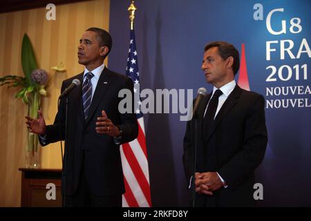 Bildnummer : 55402814 Datum : 27.05.2011 Copyright : imago/Xinhua DEAUVILLE , 27 mai 2011 (Xinhua) -- le président américain Barack Obama (à gauche) et le président français Nicolas Sarkozy se rencontrent en marge du sommet du G8, à Deauville, dans le nord-ouest de la France, le 27 mai 2011. (Xinhua photo/Ministère des Affaires étrangères de la France) (jy) DEAUVILLE-FRANCE-US-MEET PUBLICATIONxNOTxINxCHN personnes Politik G8 G 8 Paris kbdig xdp premiumd 2011 quer Bildnummer 55402814 Date 27 05 2011 Copyright Imago XINHUA Deauville Mai 27 2011 XINHUA le président américain Barack Obama l et le président français Nicolas Sarkozy se rencontrent SUR la ligne latérale du G8 Banque D'Images