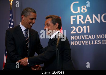 Bildnummer : 55402813 Datum : 27.05.2011 Copyright : imago/Xinhua DEAUVILLE , 27 mai 2011 (Xinhua) -- le président américain Barack Obama (à gauche) et le président français Nicolas Sarkozy se rencontrent en marge du sommet du G8, à Deauville, dans le nord-ouest de la France, le 27 mai 2011. (Xinhua photo/Ministère des Affaires étrangères de la France) (jy) DEAUVILLE-FRANCE-US-MEET PUBLICATIONxNOTxINxCHN personnes Politik G8 G 8 Paris kbdig xdp premiumd 2011 quer Bildnummer 55402813 Date 27 05 2011 Copyright Imago XINHUA Deauville Mai 27 2011 XINHUA le président américain Barack Obama l et le président français Nicolas Sarkozy se rencontrent SUR la ligne latérale du G8 Banque D'Images