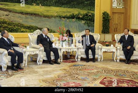 Bildnummer : 55421751 Datum : 02.06.2011 Copyright : imago/Xinhua (110602) -- PÉKIN, 2 juin 2011 (Xinhua) -- le vice-premier ministre chinois Li Keqiang (2e R) rencontre une délégation de la Fédération japonaise des entreprises co-dirigée par le président Hiromasa Yonekura et l'honorable président Fujio Mitarai à Pékin, capitale de la Chine, le 2 juin 2011. (Xinhua/Zhang Duo) (ljh) CHINE-PÉKIN-LI KEQIANG-RÉUNION DE DÉLÉGATION D'AFFAIRES JAPONAISE (CN) PUBLICATIONxNOTxINxCHN personnes Politik xsp x0x 2011 quer Bildnummer 55421751 Date 02 06 2011 Copyright Imago XINHUA Pékin juin 2 2011 le vice-premier ministre chinois XINHUA quitte Keqian Banque D'Images