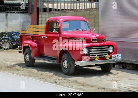 Camionnette Ford F-3 de 1949 utilisée par les Américains dans les bases navales militaires américaines aux Philippines dans les années 1950/60, restaurée par Gonzales Restoration, San Pablo Banque D'Images