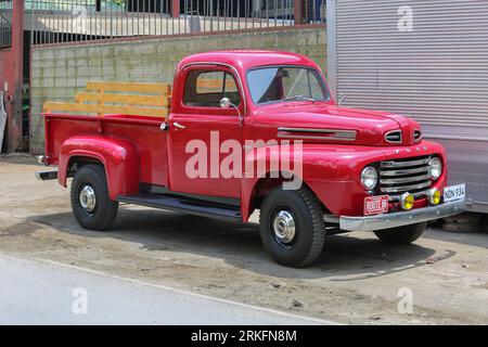 Camionnette Ford F-3 de 1949 utilisée par les Américains dans les bases navales militaires américaines aux Philippines dans les années 1950/60, restaurée par Gonzales Restoration, San Pablo Banque D'Images