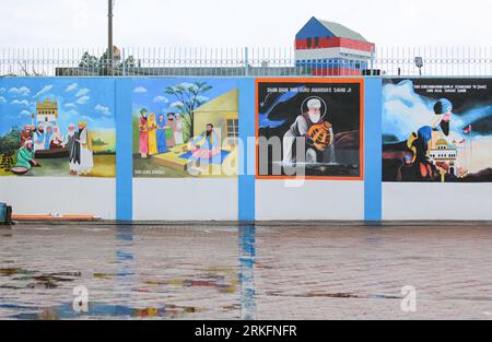 Fresque murale dans le temple sikh indien Sat Kartar, communauté philippine indienne philippine, San Pablo Laguna, symboles sikhs Gurdwara, Philippines Banque D'Images