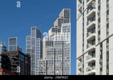 Nouveaux tours dans le quartier de Nine Elms au sud de Londres. Les gratte-ciel font partie d'un projet de réaménagement plus vaste de Battersea et de Nine Elms. Le sont Banque D'Images