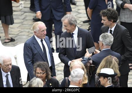 François-Henri Pinault, homme d'affaires français, président-directeur général de Kering, Bernard Arnault, chef de file mondial du groupe de luxe LVMH et Antoine Arnault, directeur général de LVMH Holding Company, lors de l'hommage national de Jean-Louis Georgelin qui s'est tenu à l'Hôtel des Invalides à Paris le 25 août 2023. Ancien chef d'état-major des armées et PDG de l'établissement public chargé de la conservation et de la restauration de la cathédrale notre-Dame de Paris, Jean-Louis Georgelin est décédé vendredi 18 août à 74 heures. Photo Eliot Blondet/ABACAPRESS.COM Banque D'Images