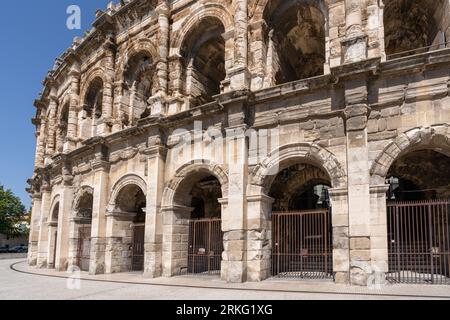 Vue détaillée de l'ancienne arène romaine, monument historique de Nîmes, Gard, France Banque D'Images