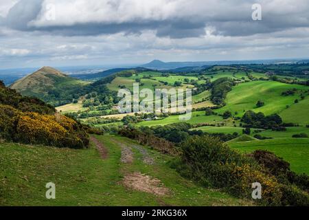 Vue de Caer Caradoc Hill en regardant vers le Lawley et le Wrekin, Shropshire Hills AONB, Shropshire, Angleterre Banque D'Images