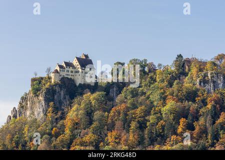 Château de Werenwag dans la vallée d'automne du Haut Danube, Beuron, Parc naturel du Haut Danube, district de Sigmaringen, Alb souabe, Baden-Wuerttemberg, Allemagne Banque D'Images