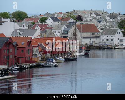 Une vue aérienne de beaux paysages autour du port de Haugesund en Norvège Banque D'Images