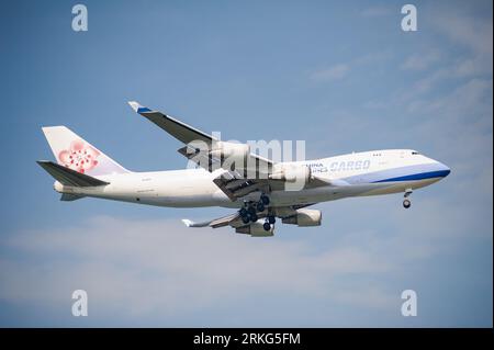 30.07.2023, Singapour, République de Singapour, Asie - Boeing 747-400 F cargo jet de la compagnie taïwanaise China Airlines Cargo atterrit à l'aéroport de Changi. Banque D'Images