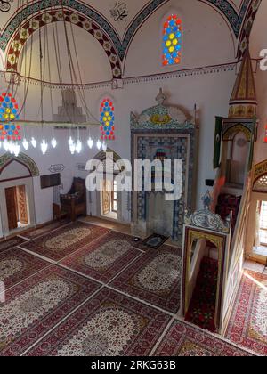 Intérieur de la mosquée Koski Mehmed Pacha dans la ville de Mostar, Bosnie-Herzégovine, 22 août 2023. Banque D'Images