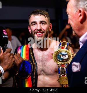 LONDRES, ROYAUME-UNI. 18 août 2023. Nathanial Collins vs Raza Hamza - Championnats britanniques et du Commonwealth poids plume pendant McCann vs Baluta F. Banque D'Images