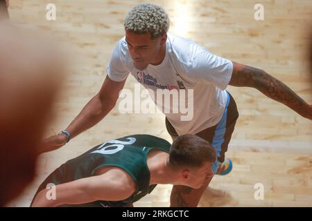 Wroclaw, Wroclaw, Pologne. 25 août 2023. Jeremy Sochan apparaît à Wroclaw dans le cadre du camp européen NBA ''Basketball sans frontières'' (image de crédit : © Krzysztof Zatycki/ZUMA Press Wire) À USAGE ÉDITORIAL UNIQUEMENT ! Non destiné à UN USAGE commercial ! Banque D'Images