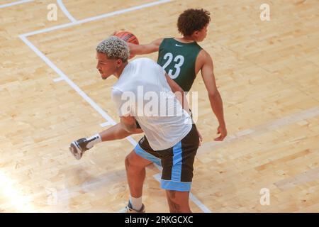 Wroclaw, Wroclaw, Pologne. 25 août 2023. Jeremy Sochan apparaît à Wroclaw dans le cadre du camp européen NBA ''Basketball sans frontières'' (image de crédit : © Krzysztof Zatycki/ZUMA Press Wire) À USAGE ÉDITORIAL UNIQUEMENT ! Non destiné à UN USAGE commercial ! Banque D'Images