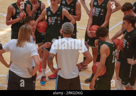 Wroclaw, Wroclaw, Pologne. 25 août 2023. Jeremy Sochan apparaît à Wroclaw dans le cadre du camp européen NBA ''Basketball sans frontières'' (image de crédit : © Krzysztof Zatycki/ZUMA Press Wire) À USAGE ÉDITORIAL UNIQUEMENT ! Non destiné à UN USAGE commercial ! Banque D'Images