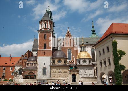 Une vue imprenable sur la cathédrale de Wawel située dans le château royal de Wawel à Cracovie, en Pologne Banque D'Images