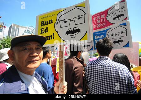 Bildnummer : 55673990 Datum : 01.08.2011 Copyright : imago/Xinhua (110802) -- SAN FRANCISCO, 2 août 2011 (Xinhua) -- des partisans tenant des affiches prennent part à un défilé soutenant l'actuel Mayer Edwin Lee de la ville pour faire campagne pour sa réélection à San Francisco, aux États-Unis, le 1 août 2011. Edwin Lee a prêté serment le 11 janvier 2010 en tant que maire intérimaire de San Francisco, devenant le premier sino-américain à occuper le poste de maire dans la ville américaine. (Xinhua/Liu Yilin) (zf) U.S.-SAN FRANCISCO-EDWIN LEE-ELECTIONS OF MAYER PUBLICATIONxNOTxINxCHN Gesellschaft Politik Wiederwahl Bürgermeisterwahl Bürgermei Banque D'Images