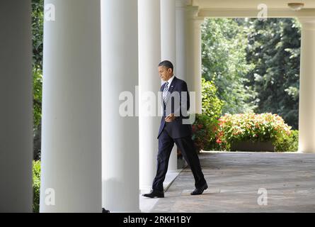 Bildnummer : 55675164 Datum : 02.08.2011 Copyright : imago/Xinhua (110802) -- WASHINGTON, 2 août 2011 (Xinhua) -- le président américain Barack Obama s'adresse aux médias à la Maison Blanche à Washington D.C., aux États-Unis, le 2 août 2011. Mardi, le Sénat américain a adopté un accord bipartisan de dernière minute sur le plafond de la dette pour éviter une crise imminente du défaut de paiement de la dette. (Xinhua/Zhang Jun) (wjd) US-SÉNAT-DEBT CEILING DEAL-PASS PUBLICATIONxNOTxINxCHN People Politik x0x xtm 2011 quer premiumd Bildnummer 55675164 Date 02 08 2011 Copyright Imago XINHUA Washington août 2 2011 Président de XINHUA U S Barack Obam Banque D'Images